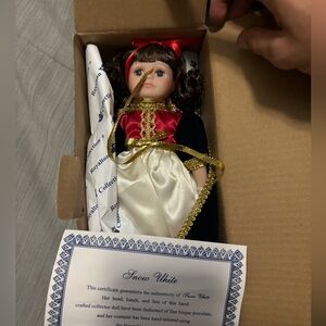 Vintage Royalton Collection Collectible Doll Snow White With Certificate NEW